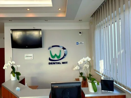 Piękne zdjęcia z DENTAL-WIT Piękne zdjęcia z DENTAL-WIT. Wewnatrz, oraz właścicieli.